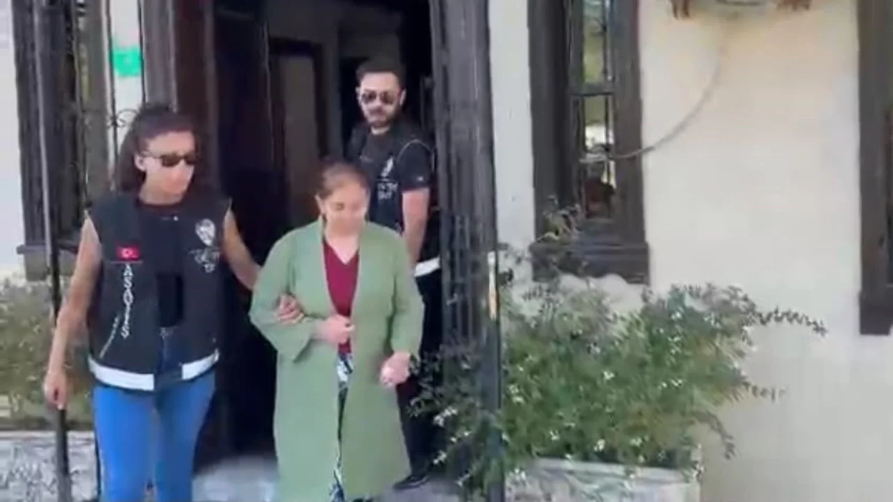 Bursa'da 33 yıl hapis cezasıyla aranan kadın hırsız yakalandı