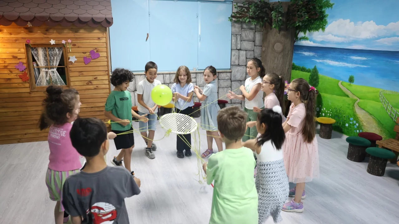 Osmangazi'de çocuklar yazı sanatla dolu dolu geçiriyor