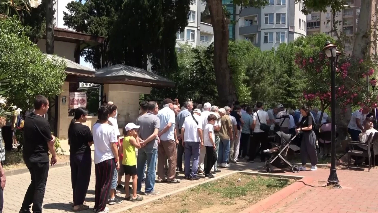 Bursa'da 1500 kişiye aşure ikramı