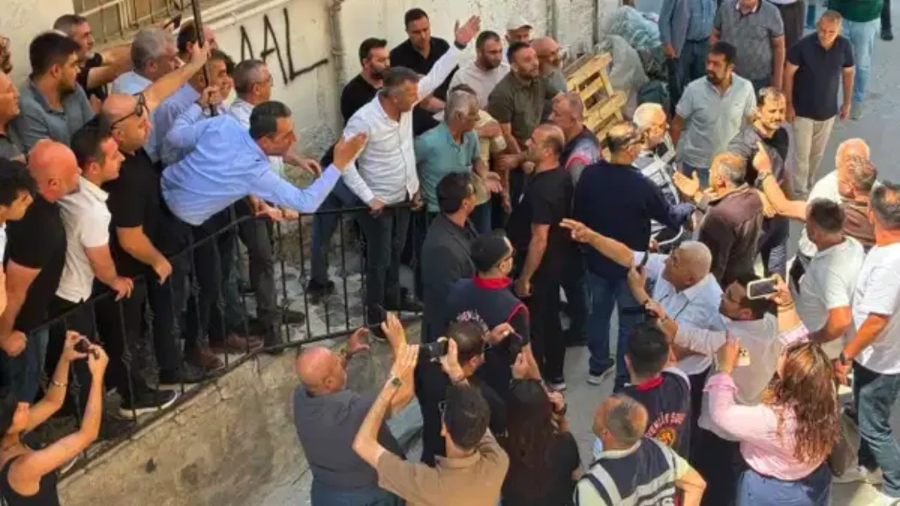 Niğde'de butlancı ekibin atadığı heyet kapı dışarı edildi: Polis eşliğinde il binasına girmeye ça...