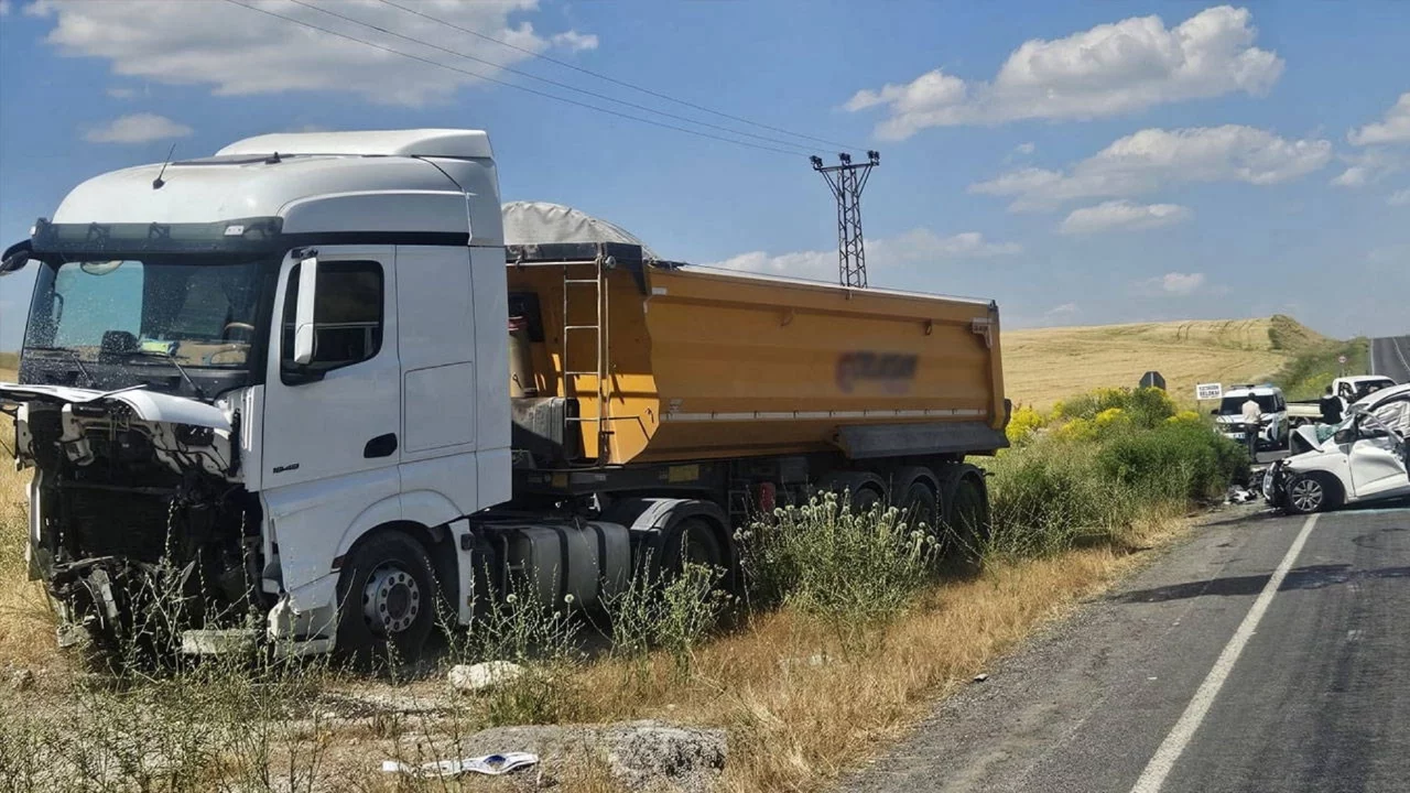 Muş'ta feci kaza: 2 kişi öldü, 2 kişi yaralandı