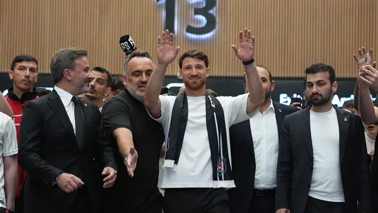 Salih Özcan: "Beşiktaş camiasının parçası olmak benim için büyük bir şey"