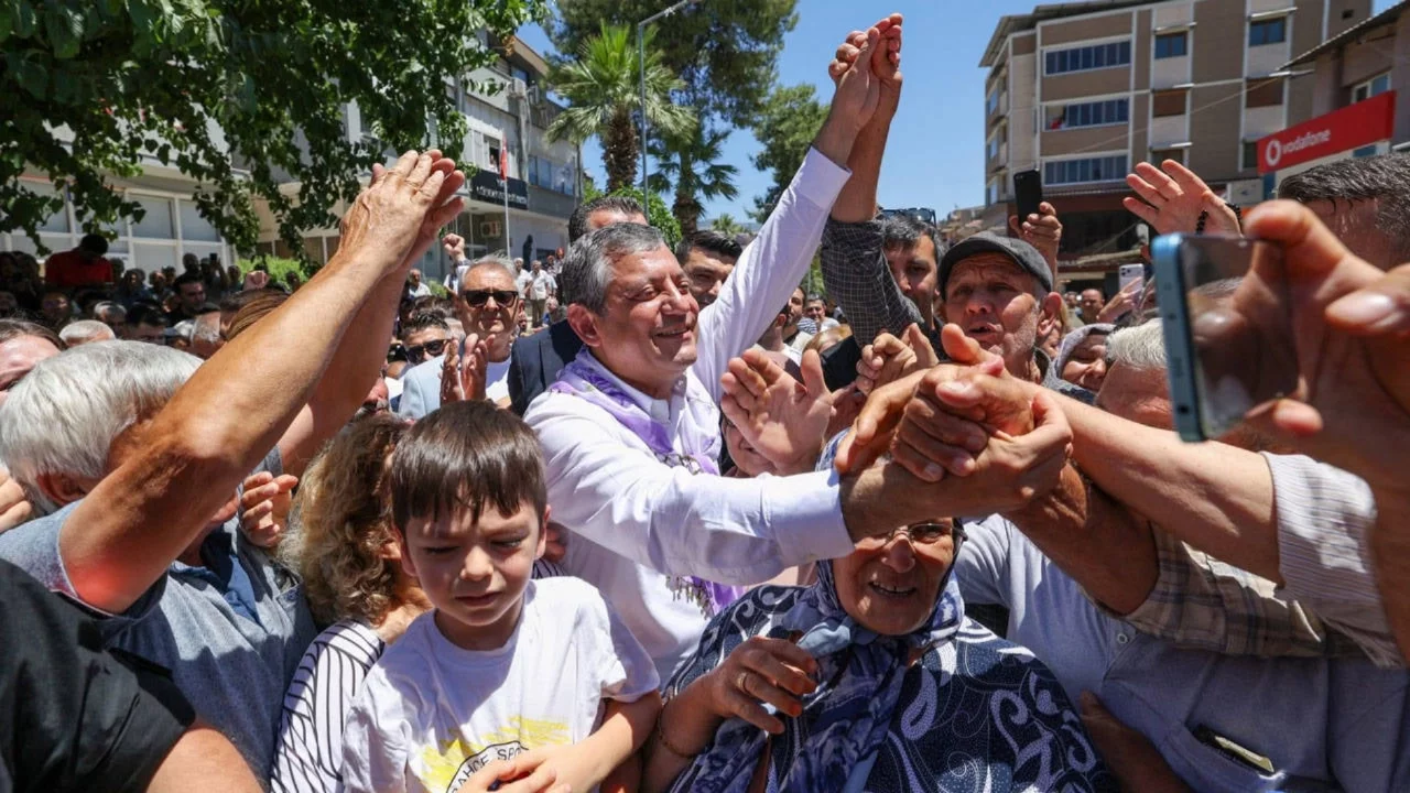 Özgür Özel yol haritasını çizdi: Anket sonuçlarını açıkladı, senaryoları anlattı