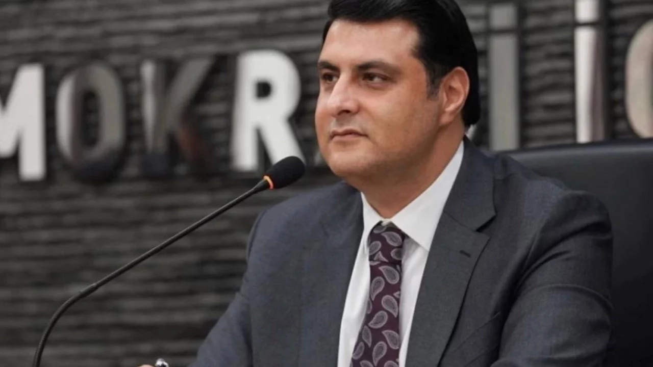 AK Parti'li ismin yangın bölgesinde yaptığı paylaşıma tepki yağdı