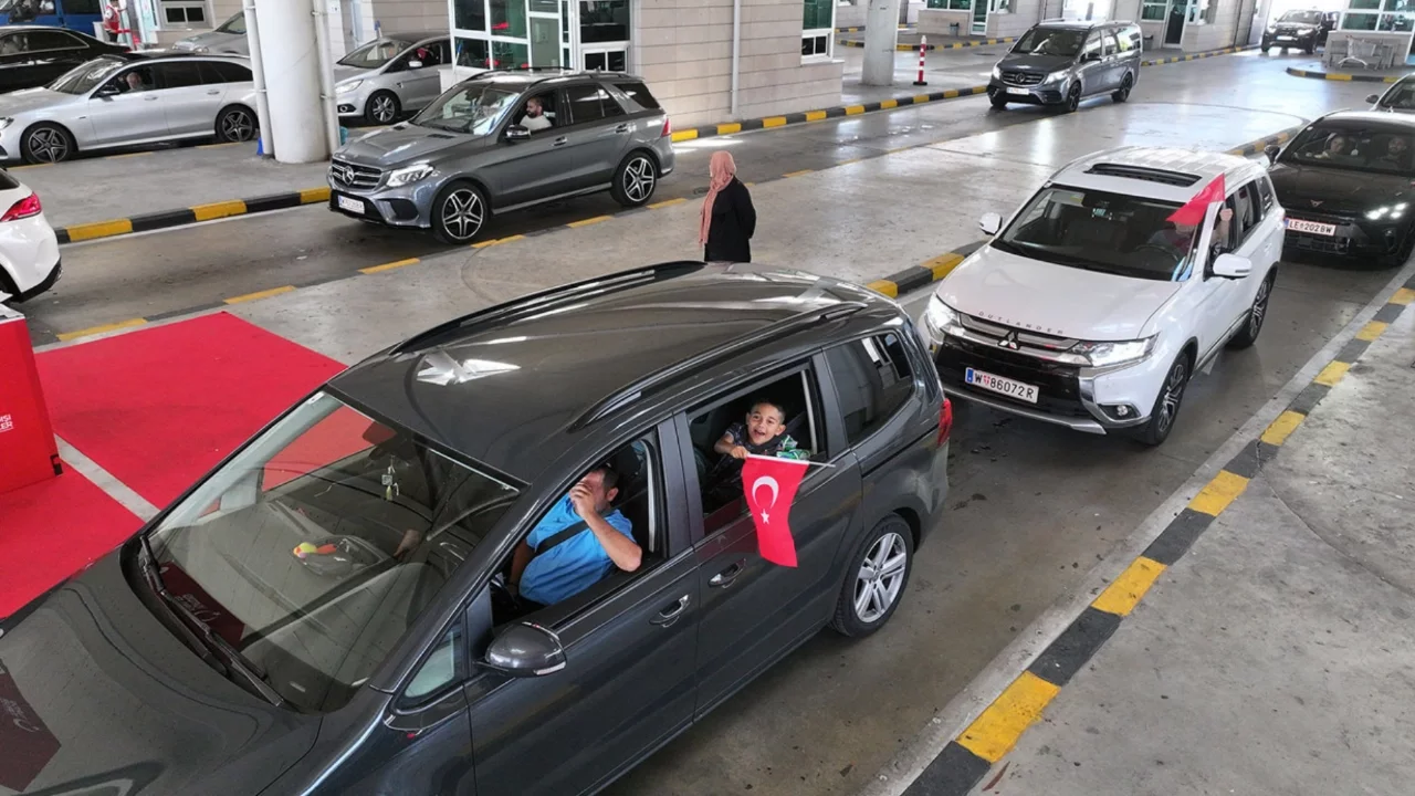 Kapıkule'de gurbetçi hareketliliği devam ediyor