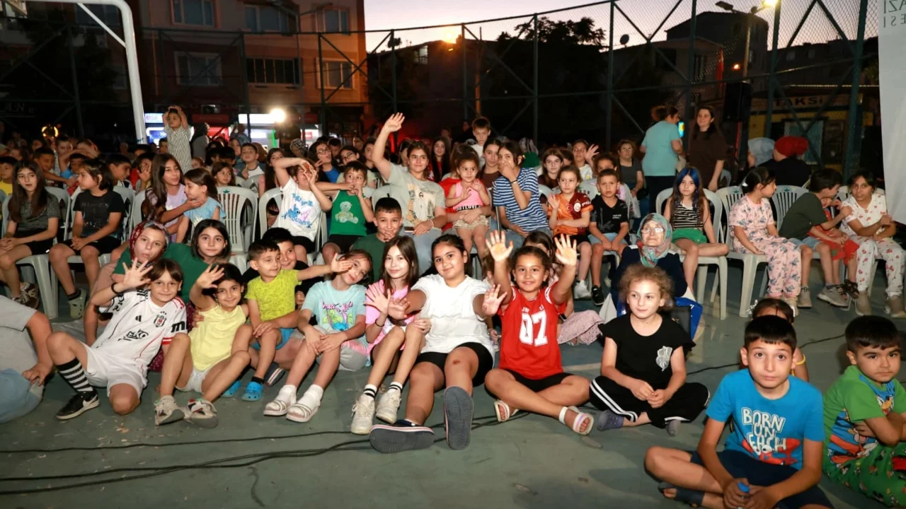 Osmangazi Belediyesi yazlık sinema geleneğini çocuklarla buluşturmaya devam ediyor