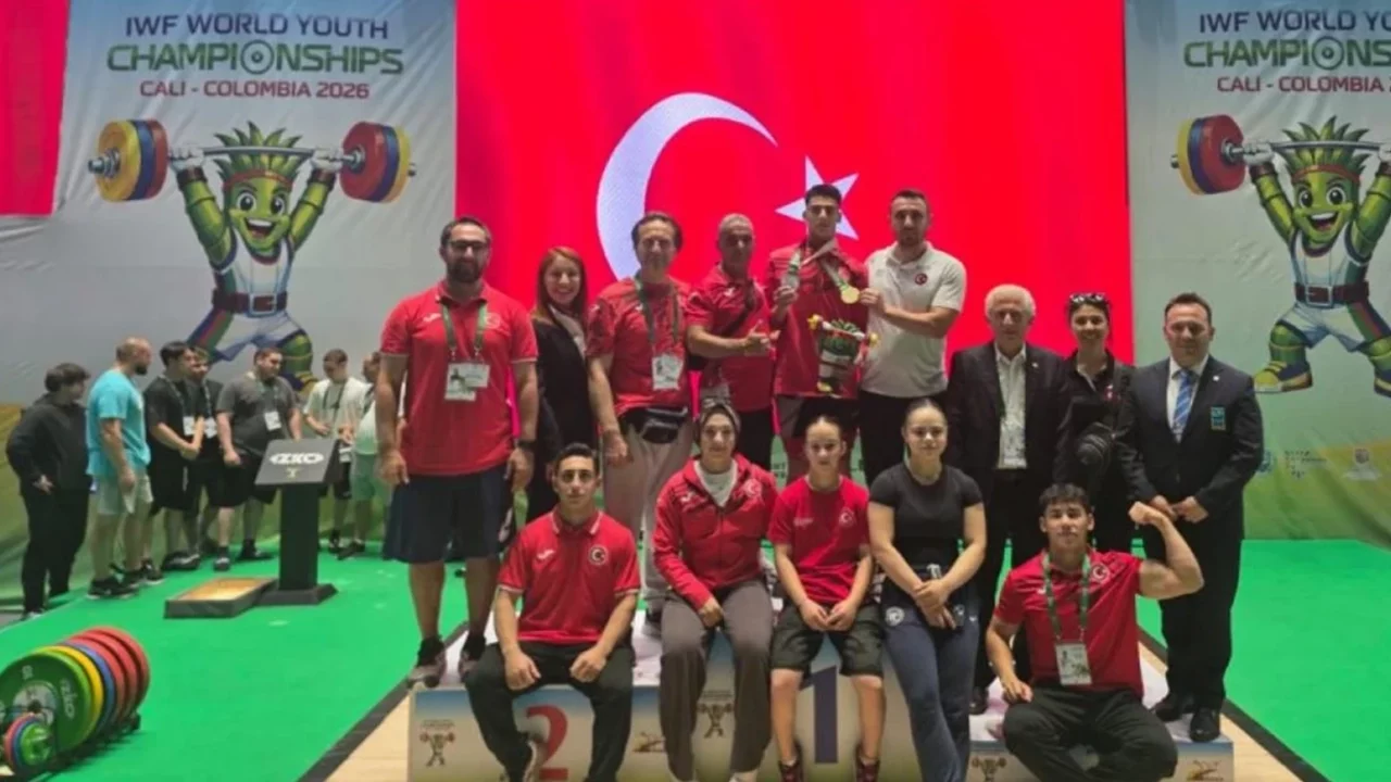 Ay-Yıldızlı haltercilerden 17 madalya