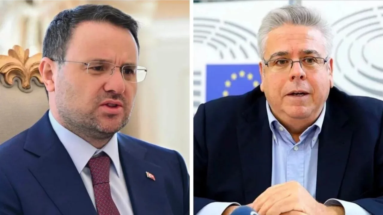 Bakan Gürlek kazandığı tazminat gelirini Kızılay'a bağışladığını açıkladı