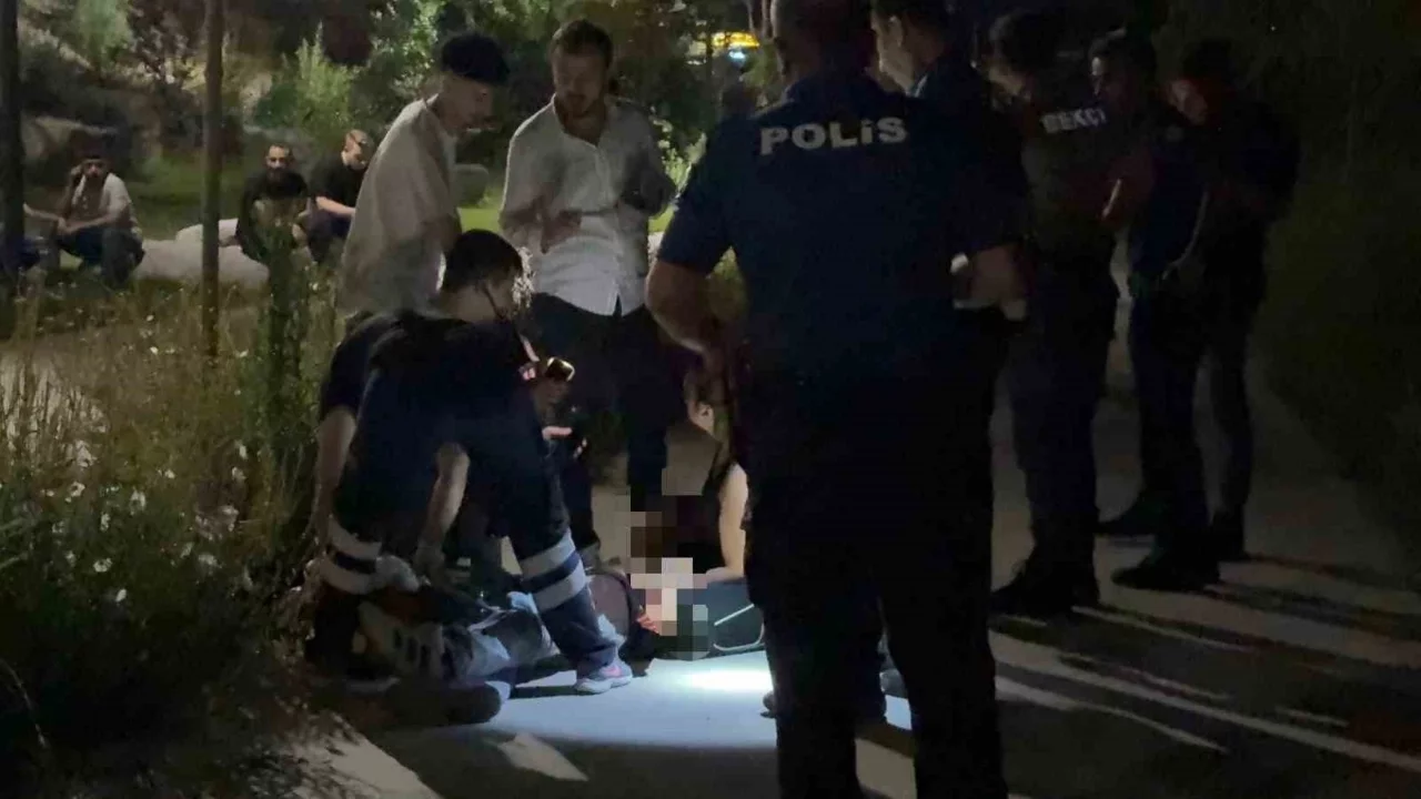 Kayseri'de parkta bıçaklı kavga: 1'i ağır, 3 kişi yaralandı