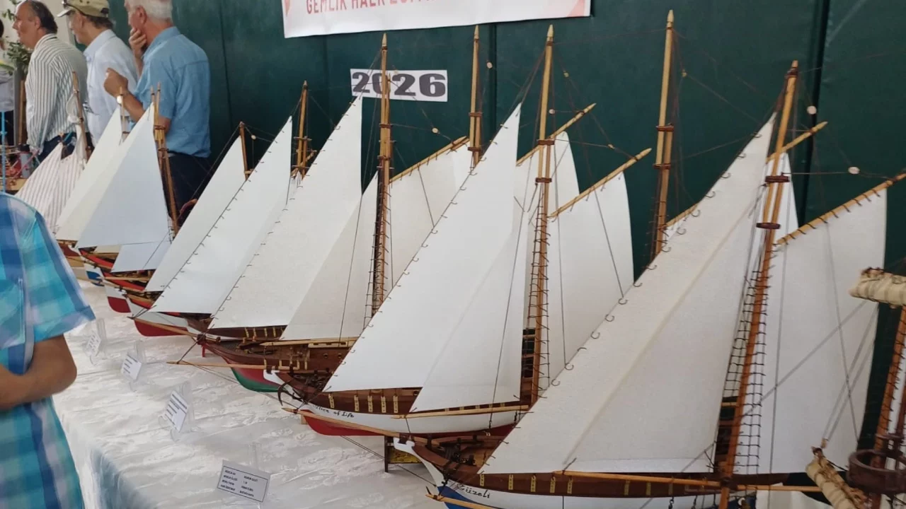 Bursa'da el emeğiyle tarihe yolculuk; Savaş gemilerini birebir ölçekle üretiyor