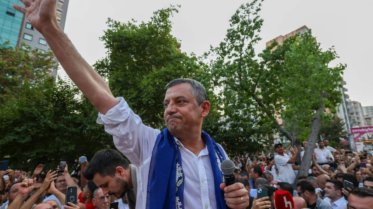 Özel Niğde'de bir bankın üzerinde: 'Beni buraya sarayın gücü çıkarmadı'