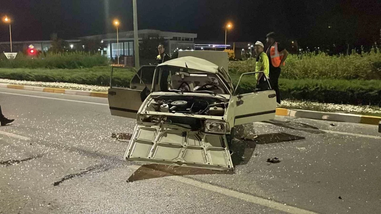 Sivas'ta otomobil takla attı: 1'i ağır 3 yaralı