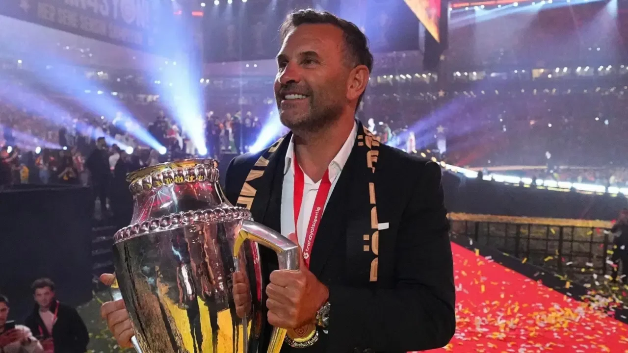 Okan Buruk bir kez daha Galatasaray tarihine geçti!