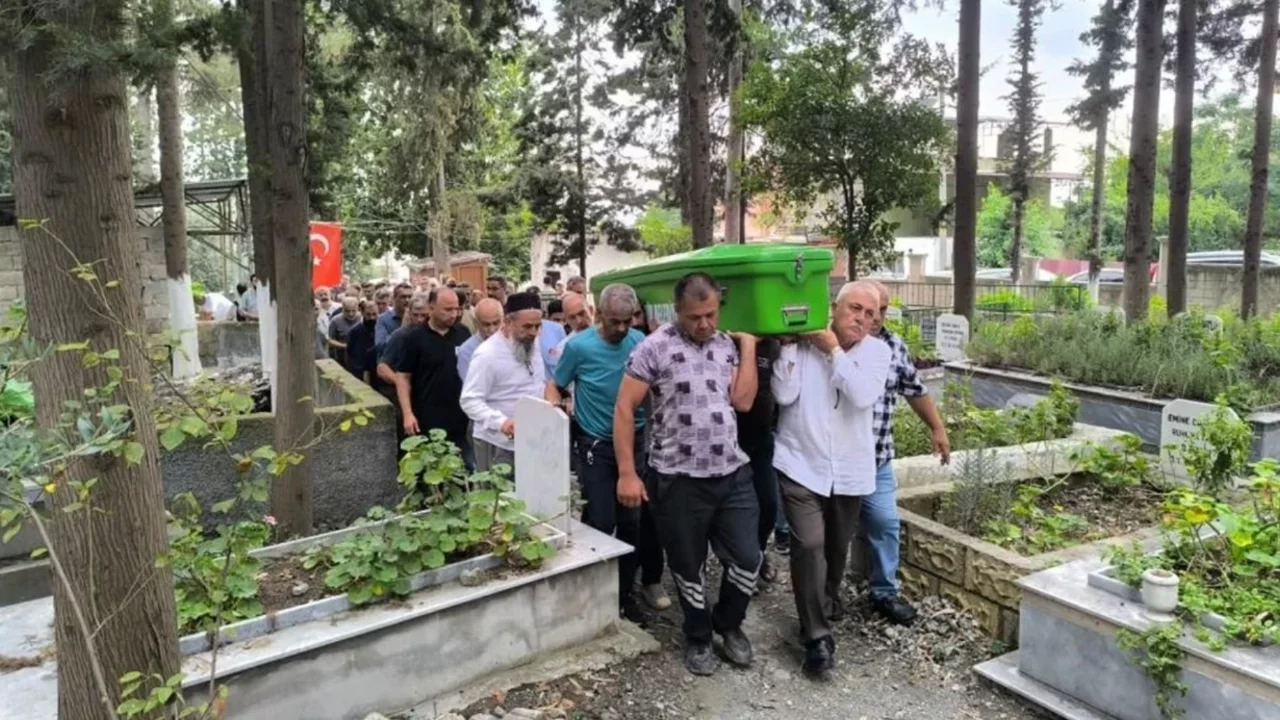 Üzerine benzin döküp kendini yakmıştı; yaşam mücadelesini kaybetti
