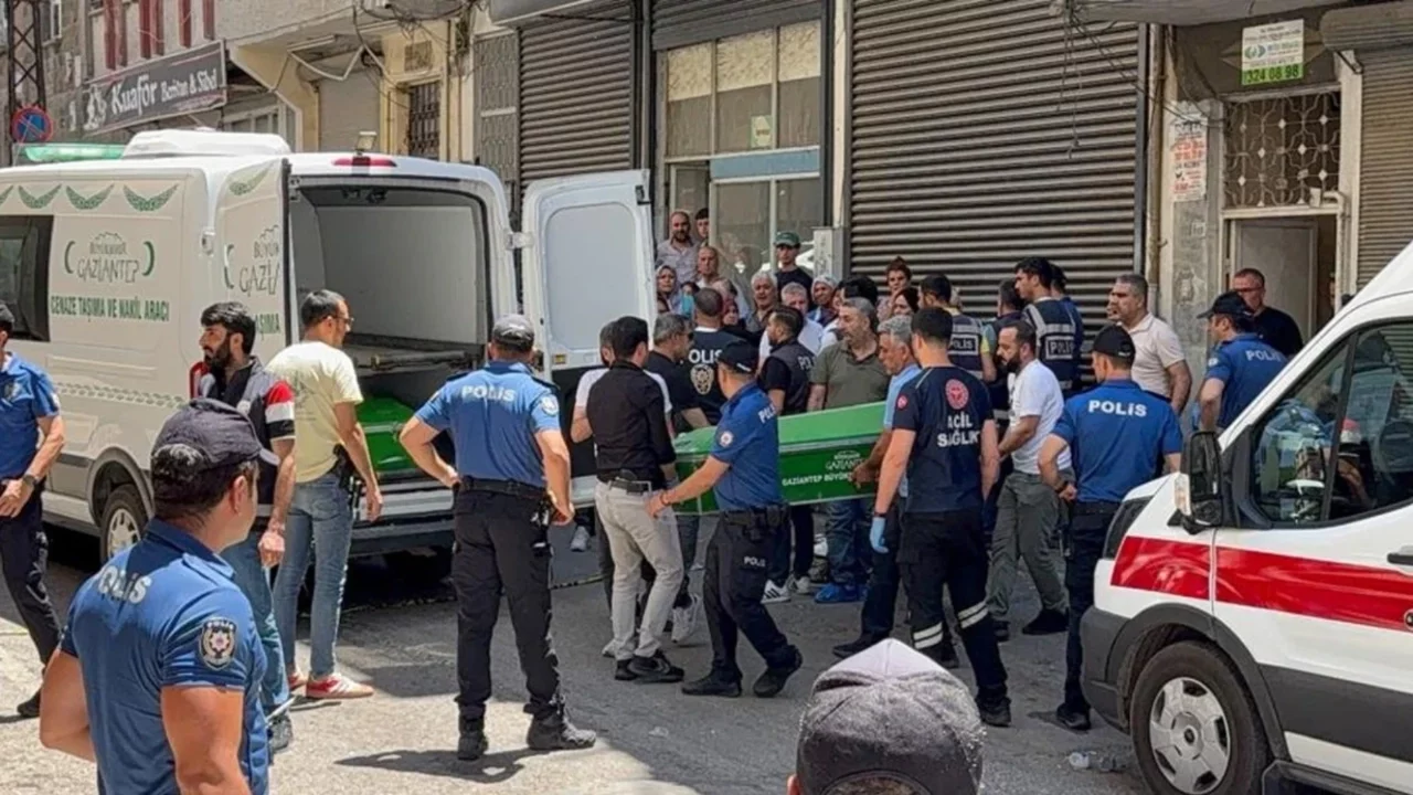 Cezaevinden izinli çıkıp eşini öldürdü