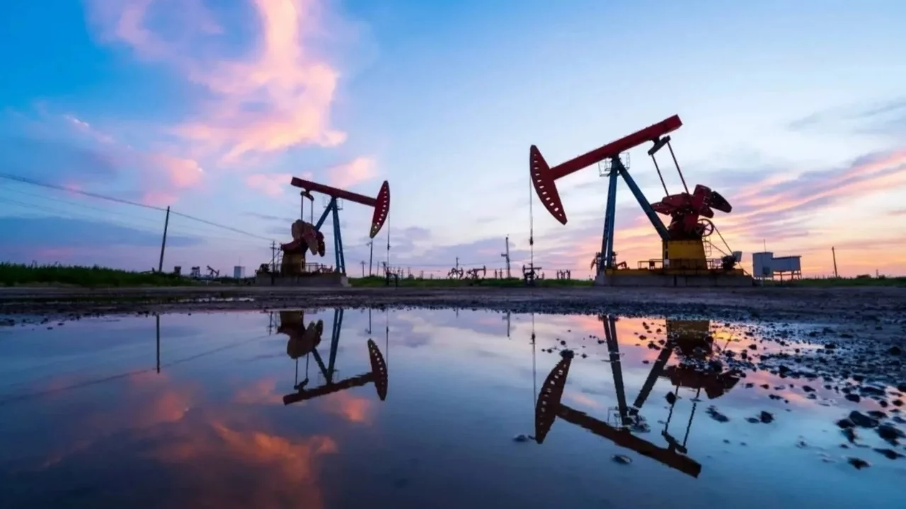 Trump'ın Hürmüz hamlesi petrol fiyatlarını uçurdu!