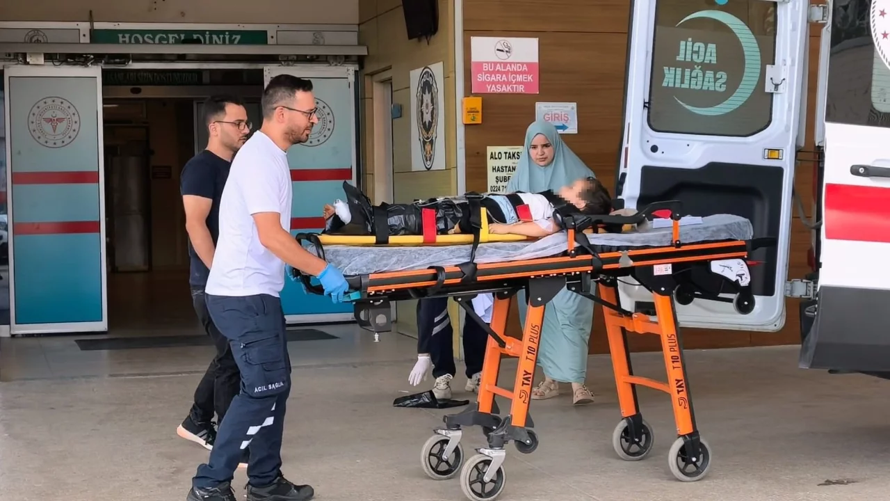 Bursa'da kamyonun altında kalan bisikletli çocuk ağır yaralandı