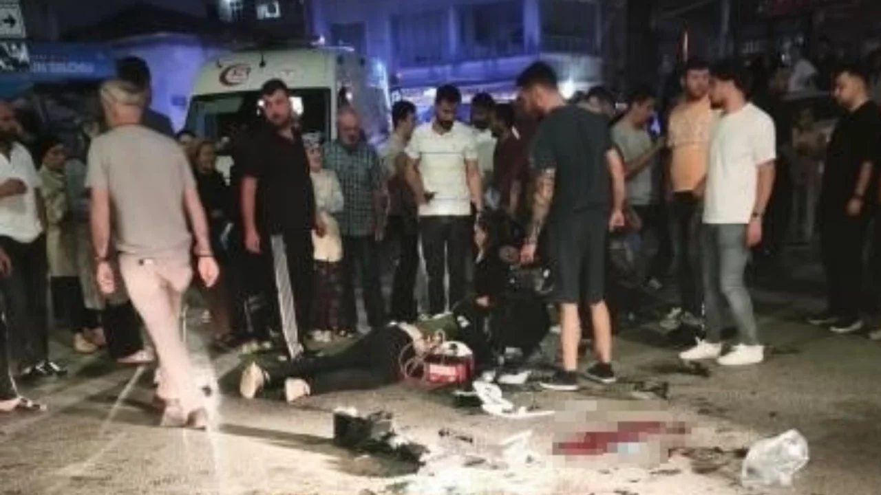 Samsun'da hafif ticari araç ile motosiklet çarpıştı: 5 kişi yaralandı