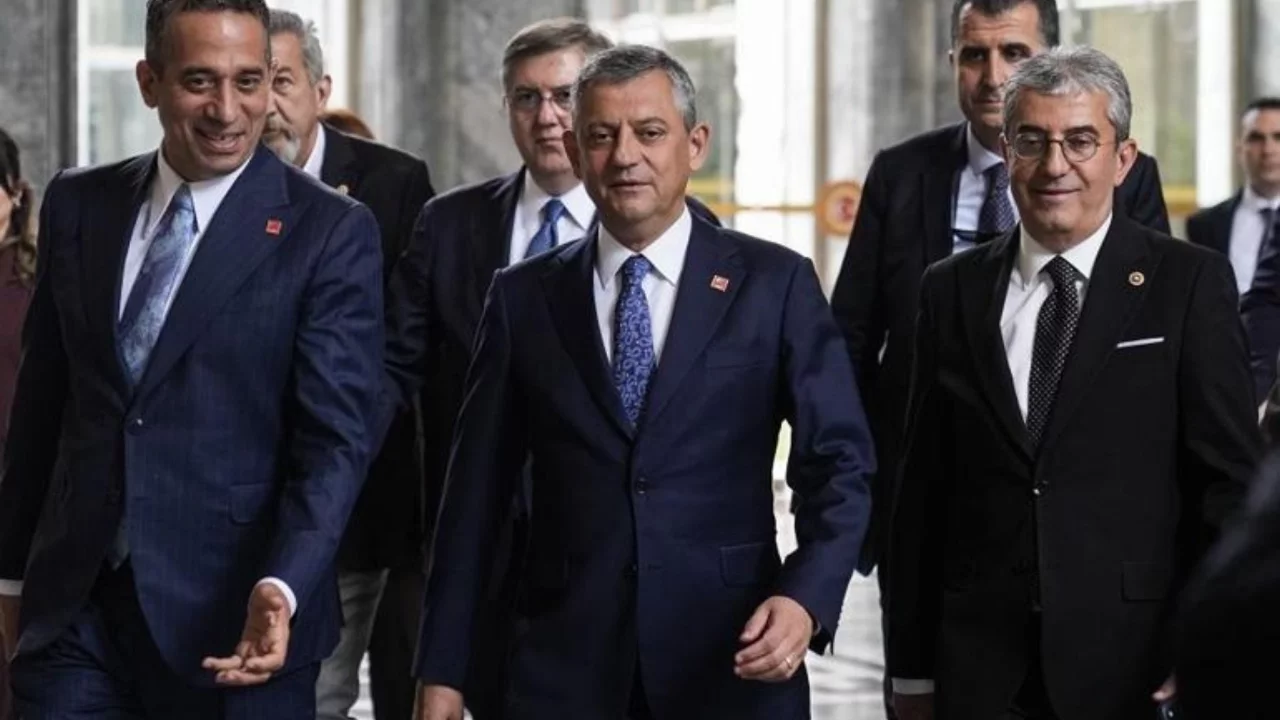 Özel'in 'yeni parti' planı: Dilekçe hazır, zamanlama 22 Temmuz'da netleşecek