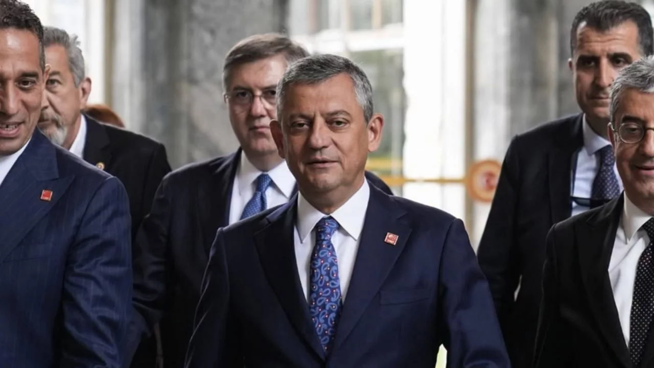 Özgür Özel yönetimi Olağanüstü Kurultay için mahkemeye başvurdu