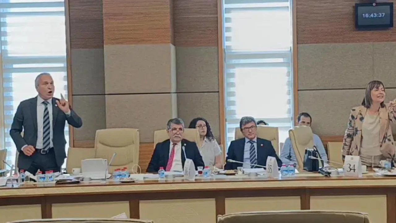 Milli Eğitim Komisyonu'nda tansiyon yükseldi: Muhalefet vekilleri Gürcan'ı istifaya çağırdı!