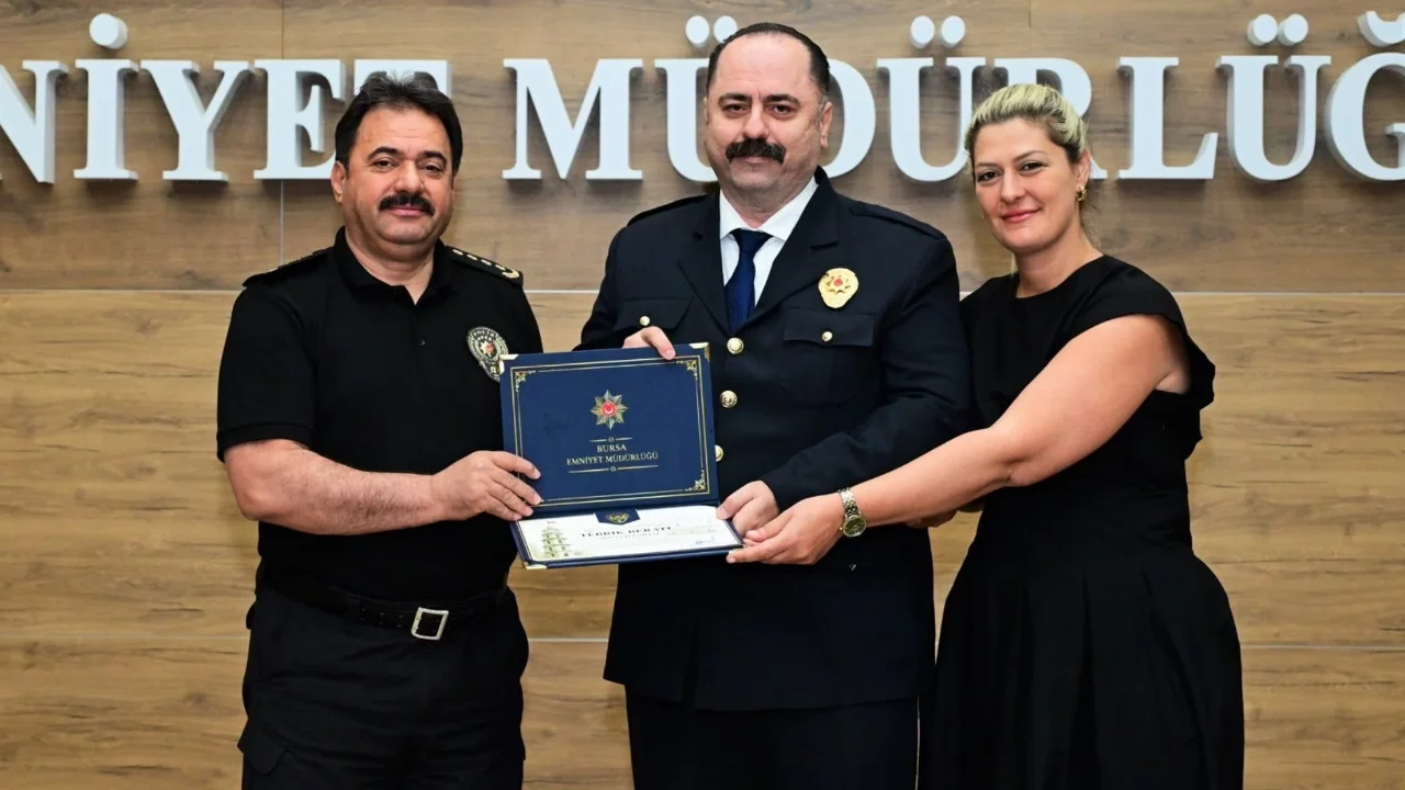 Bursa'da 105 polis yeni rütbelerini taktı