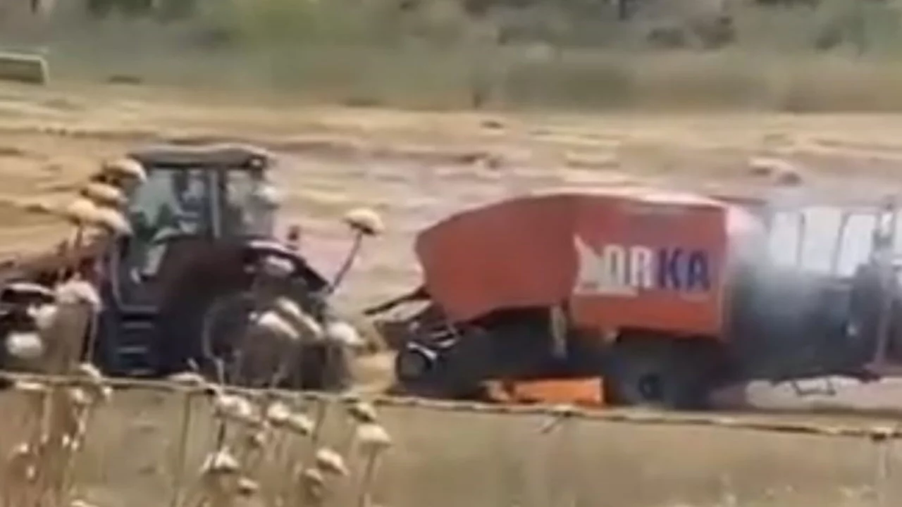Balya makinesindeki yangın tarlaya sıçradı