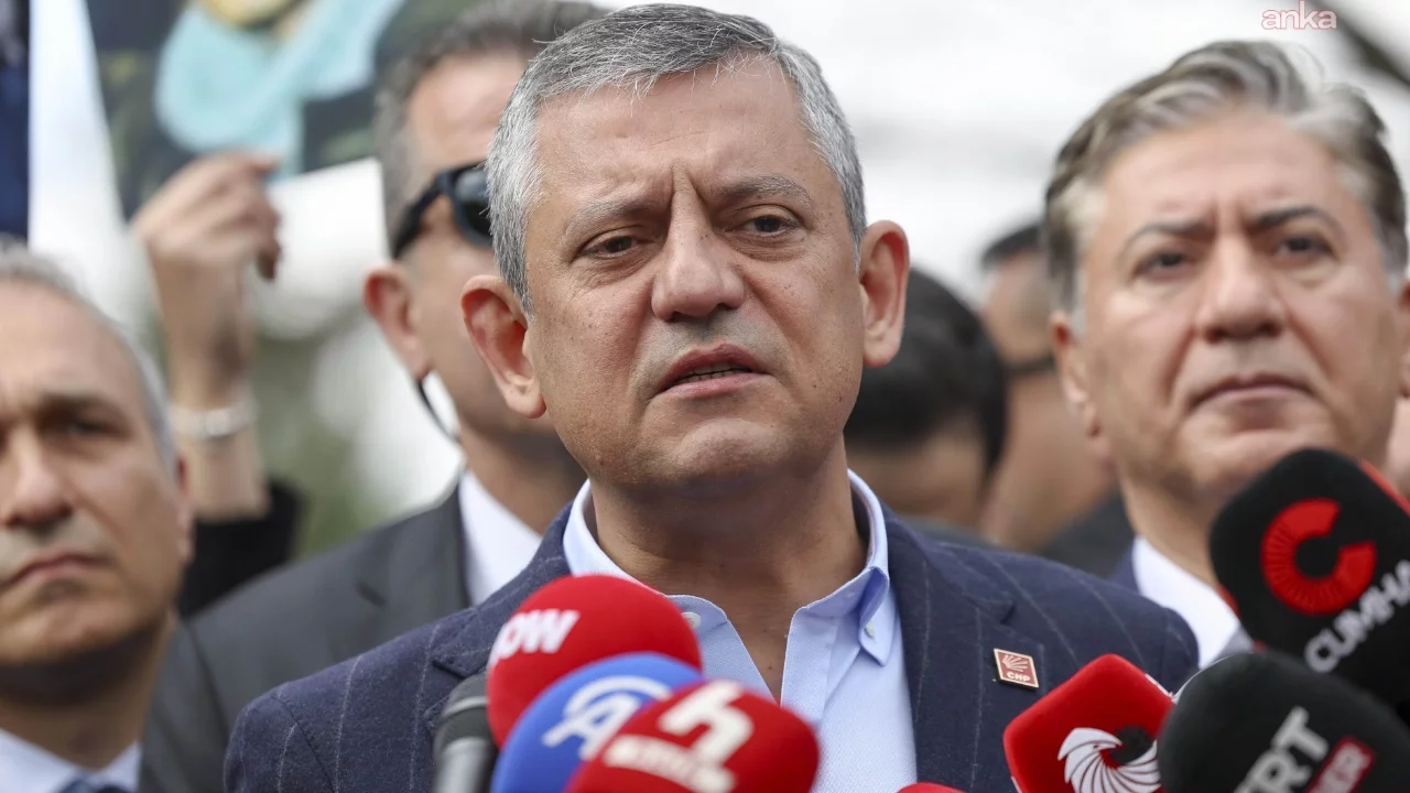 Özgür Özel: Her ihtimale karşı yeni partinin ismini ve logosunu çalışıyoruz, temmuz sonu resmi adım atılır