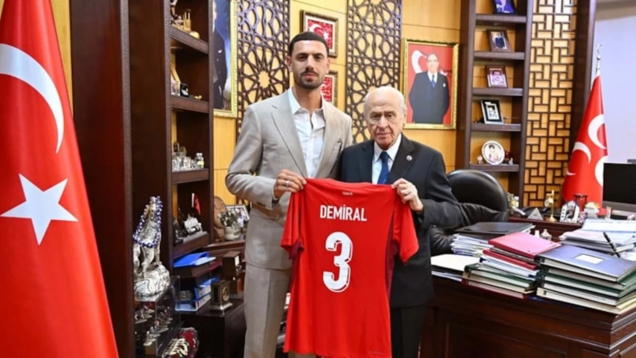 MHP Lideri Devlet Bahçeli, milli futbolcu Melih Demiral'ı kabul etti