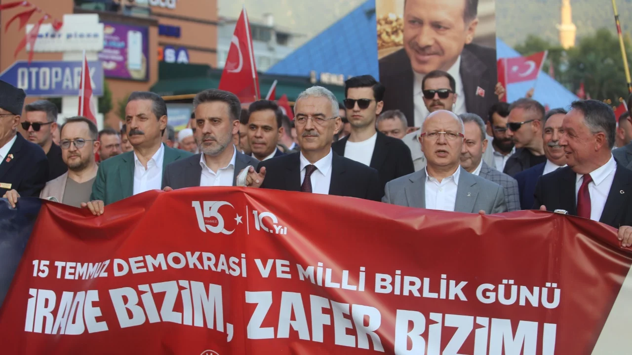Bursa'da 15 Temmuz'un 10. yılında demokrasi ve birlik yürüyüşü