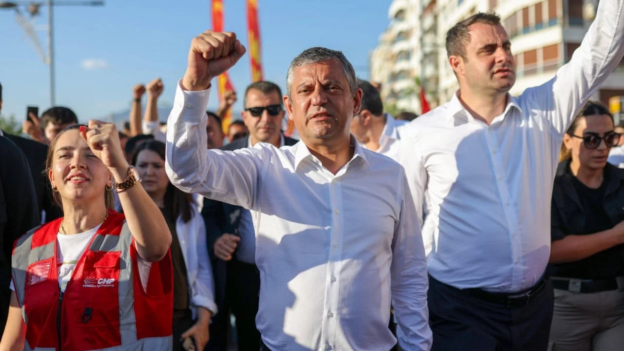 Özgür Özel'in yeni partisiyle ilgili detaylar netleşmeye başladı