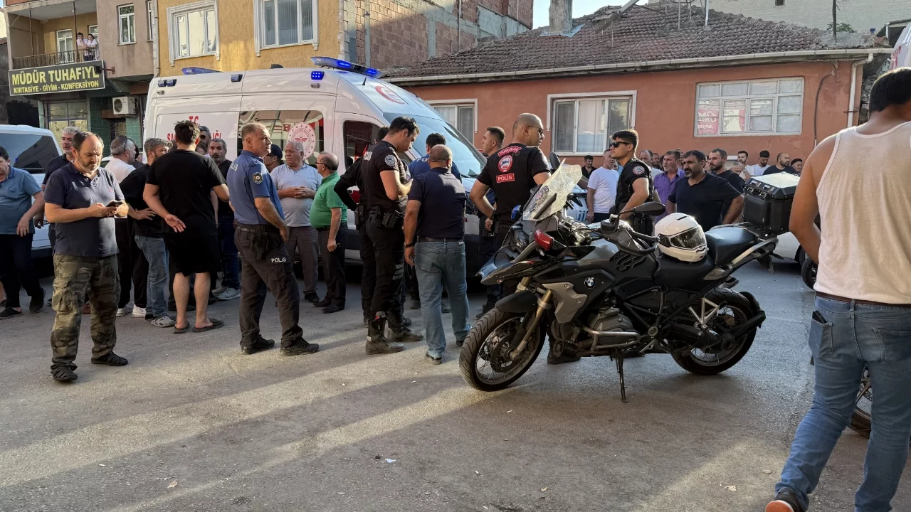 Bursa'da bıçaklı kavga! 3 kişi yaralandı