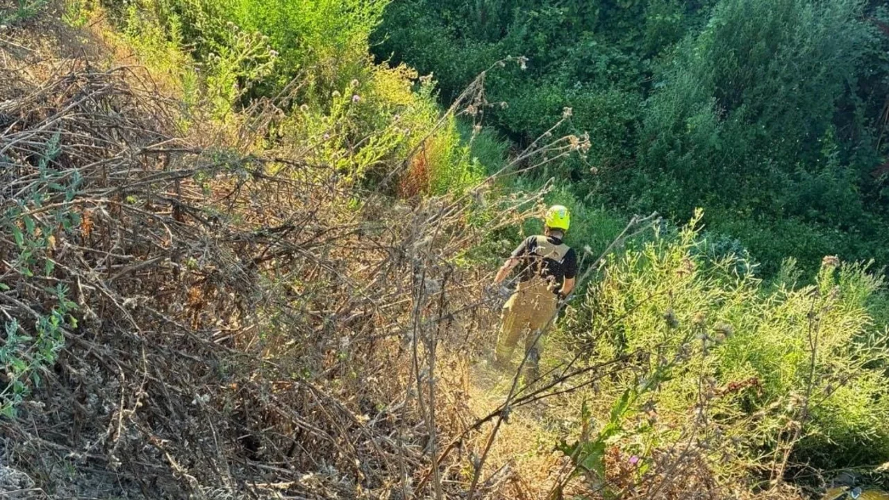 Bursa'da şarampole yuvarlanan kadın motosikletli ölümden döndü