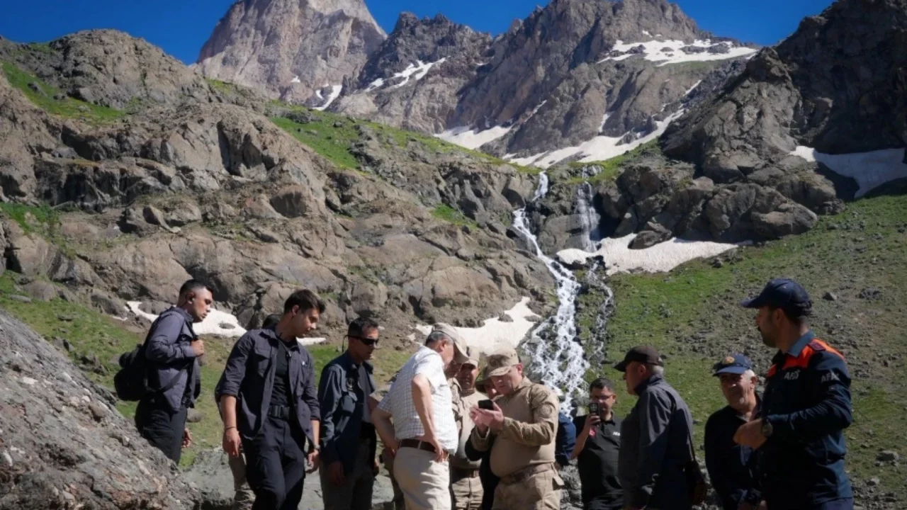 Bursalı dağcı, Hakkari Cilo Dağı'nın zirvesinde kayboldu