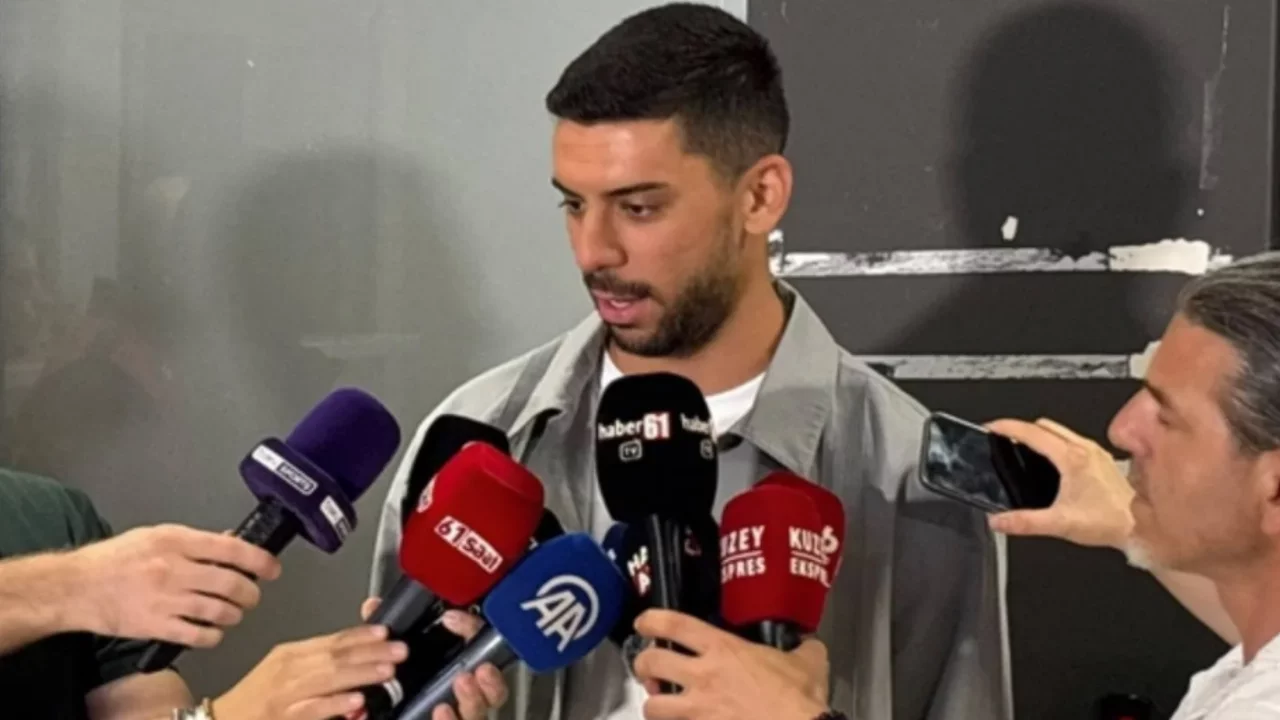 Bordo-mavililerin yeni transferi Cenk Özkacar şehre geldi