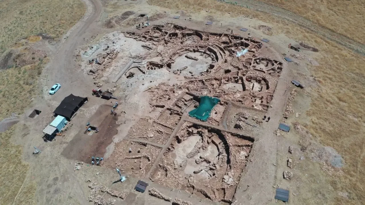 Göbeklitepe'nin çağdaşı Karahantepe'de kazılar başladı