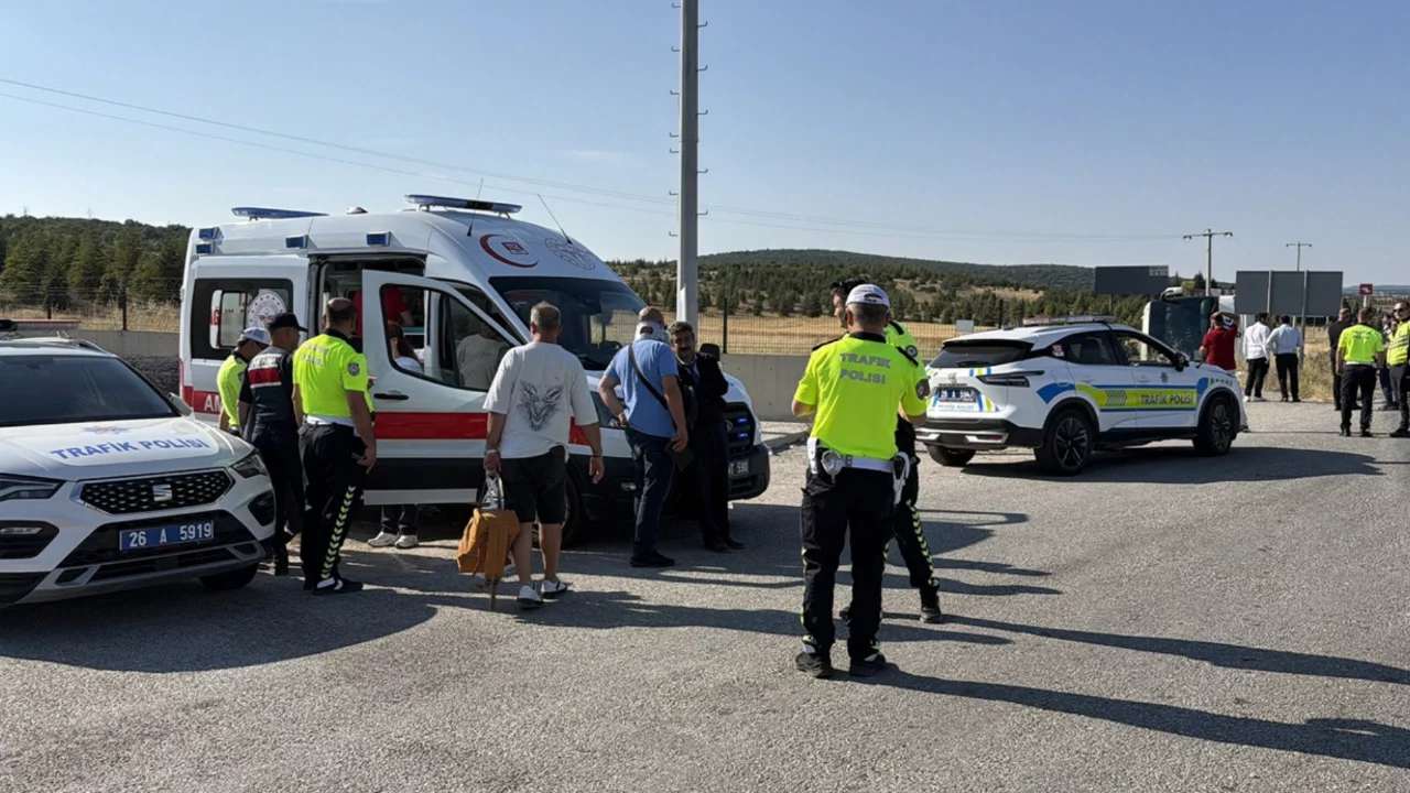 Yolcu otobüsü şarampole devrildi: Çok sayıda yaralı var