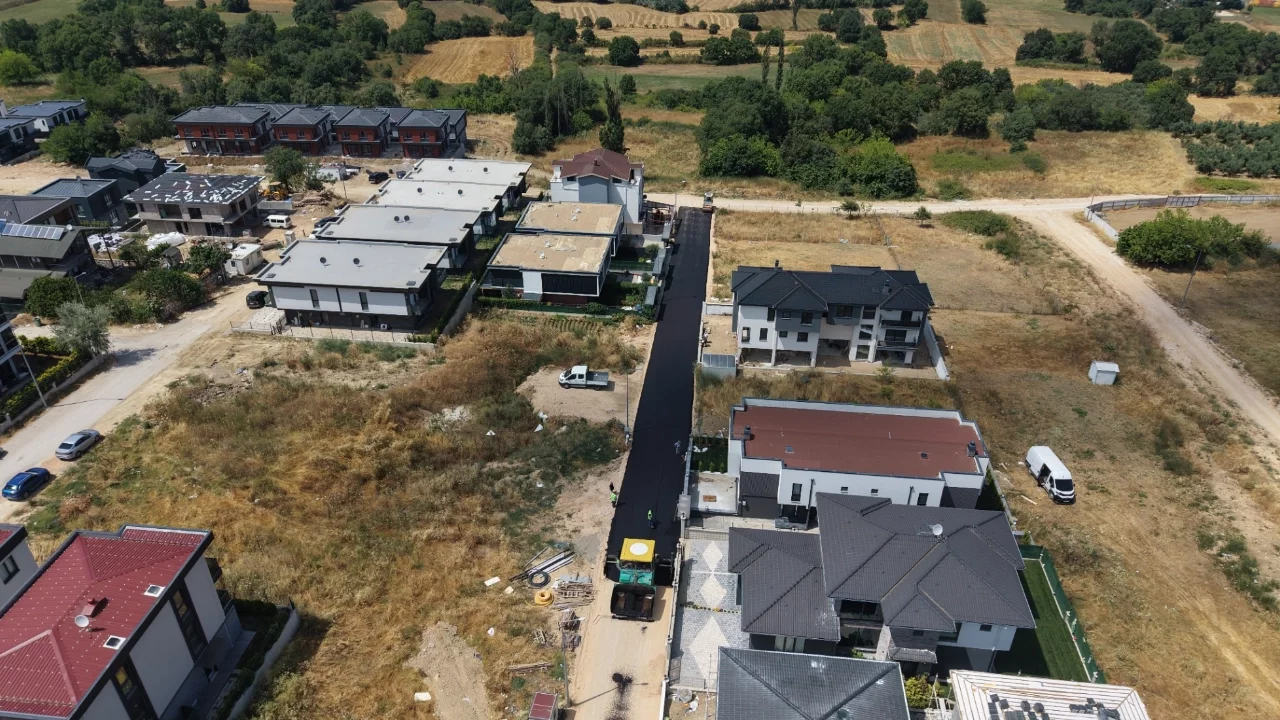 Nilüfer'de asfaltlama ve yeni yol açma çalışmaları hız kazandı