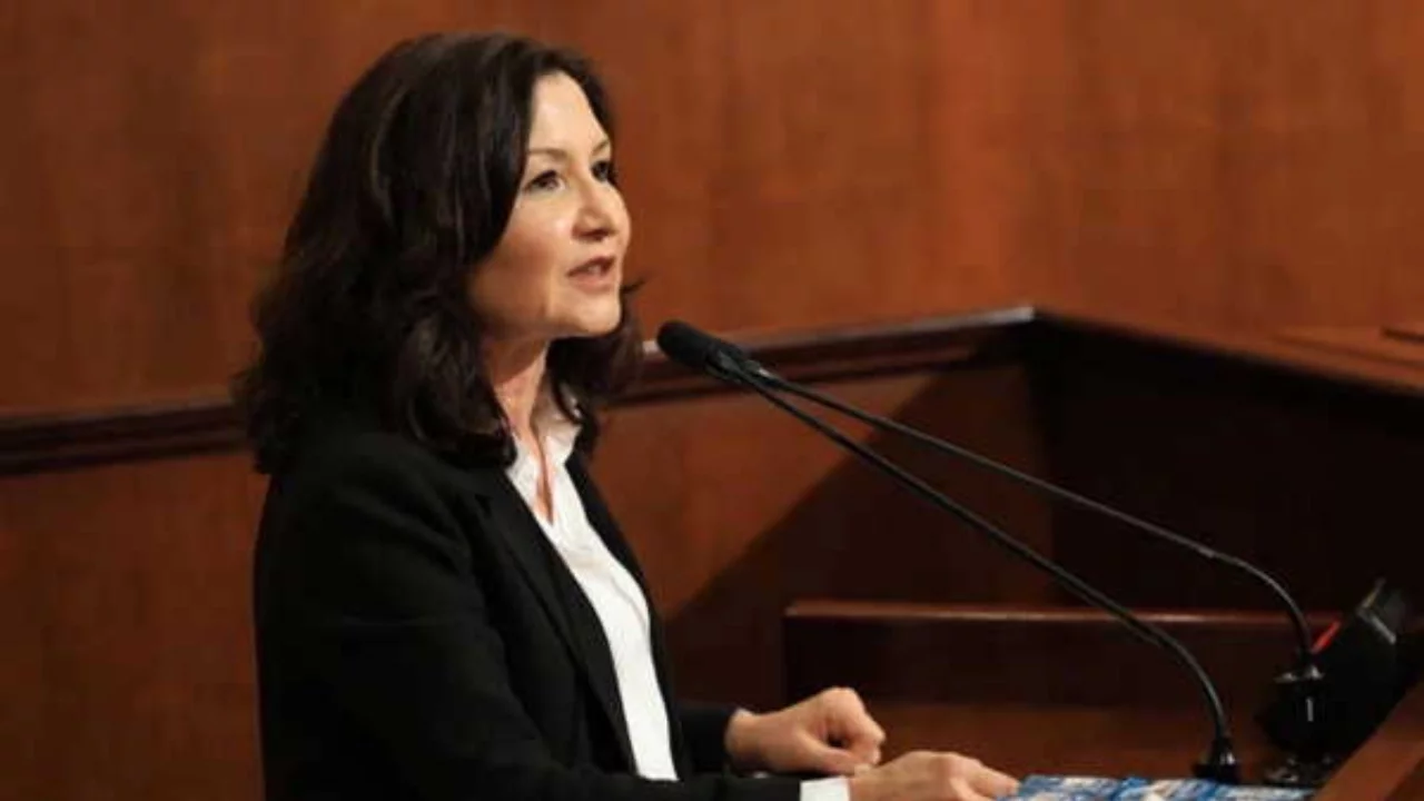 İBB Meclisi'nde Ekrem İmamoğlu tartışması... Ülkü İnanlı: 'A Haber seyredip Yeni Şafak okuyacağın...