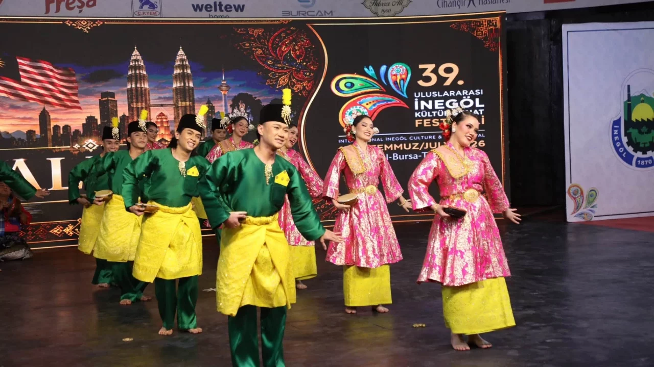 Altın Mobilya halk dansları yarışmasında heyecan başladı