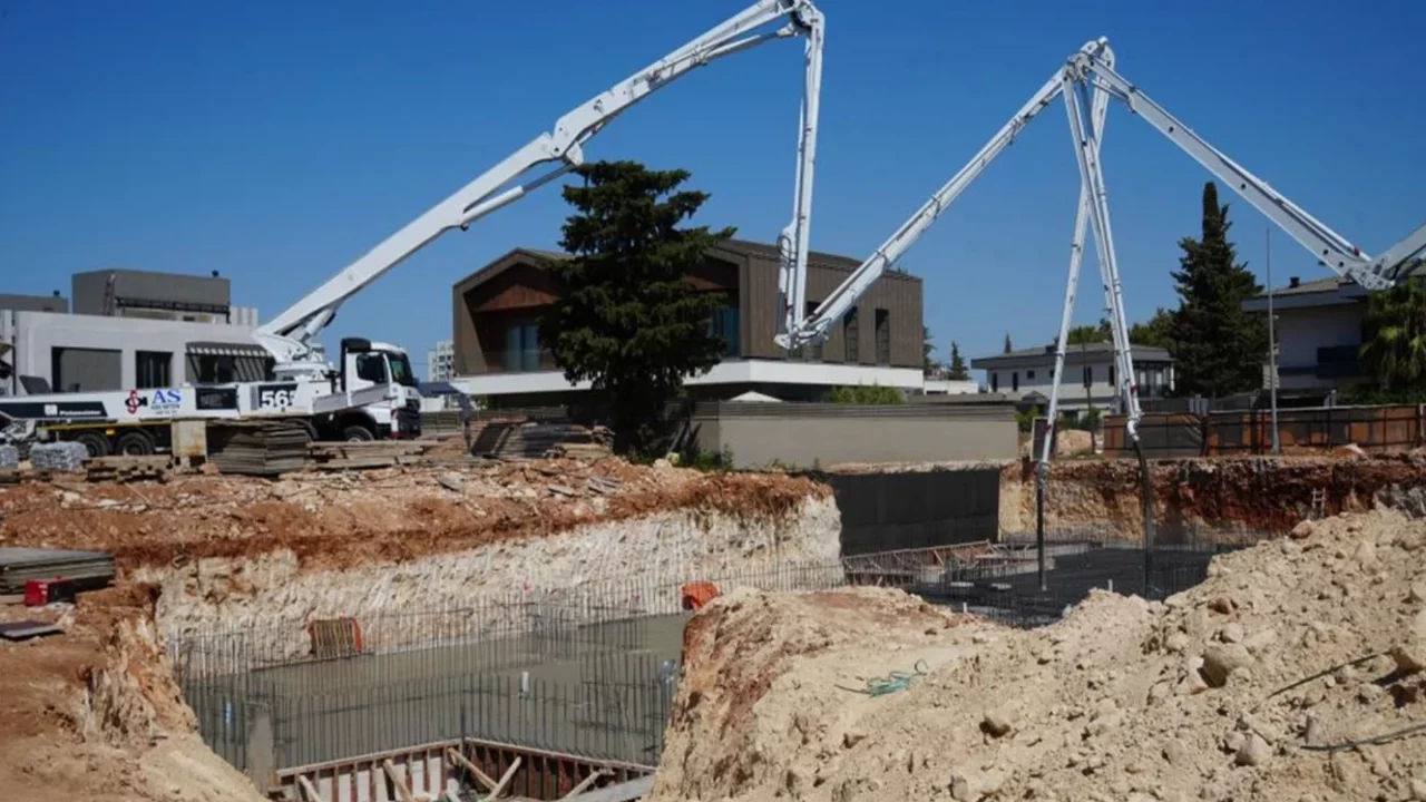 Antalya'da inşaat şantiyesinde göçük: 2 işçi yaralandı