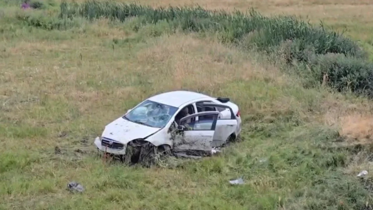 Kontrolden çıkan otomobil araziye uçtu: 3 yaralı