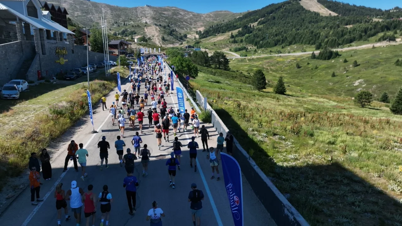 23 Ülkeden 3 bine yakın sporcu Uludağ'da buluştu