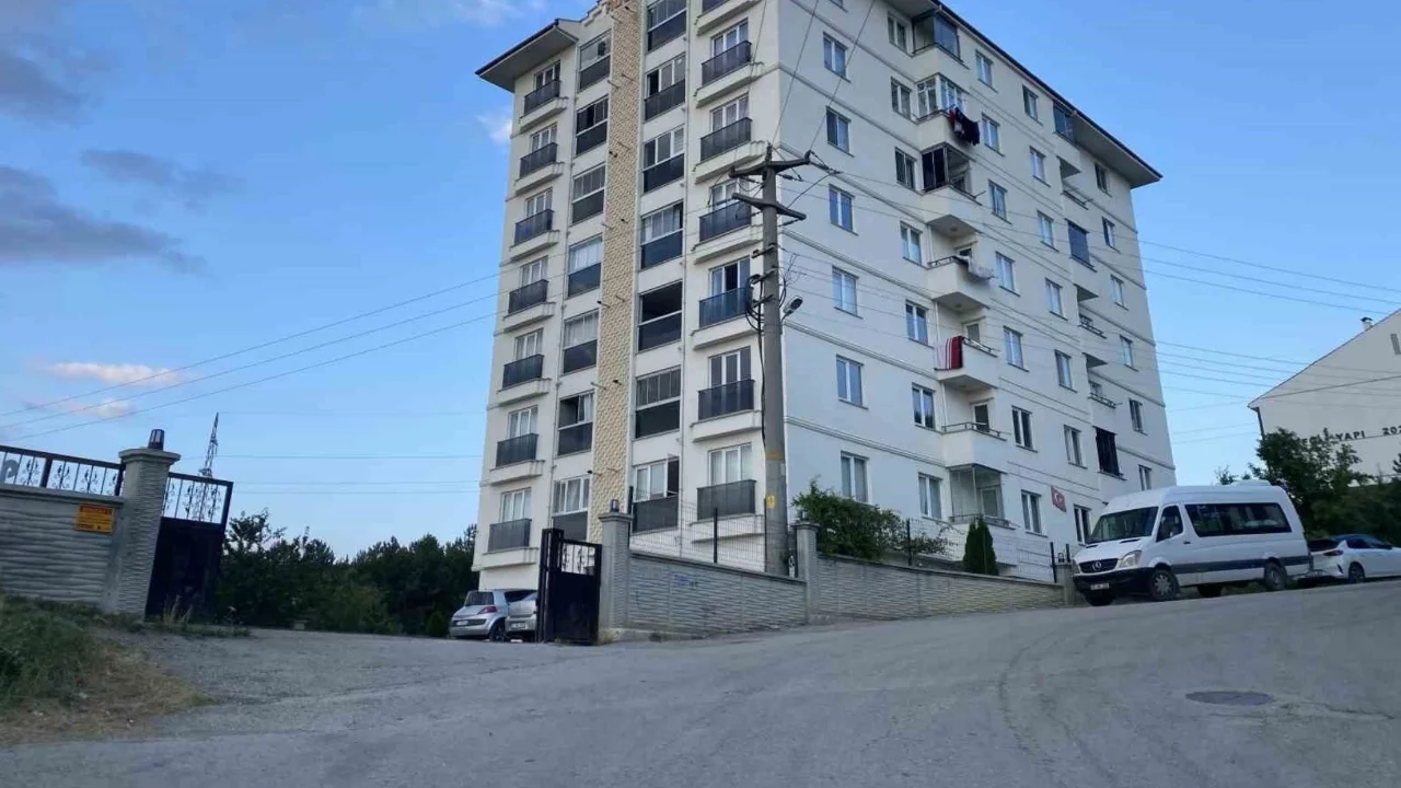 Binanın 7. katından düşen çocuk yaşamını yitirdi
