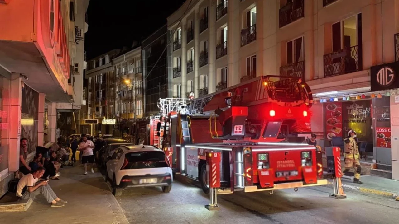 Gece yarısı can pazarı: Yangın çıkan otelde mahsur kaldılar