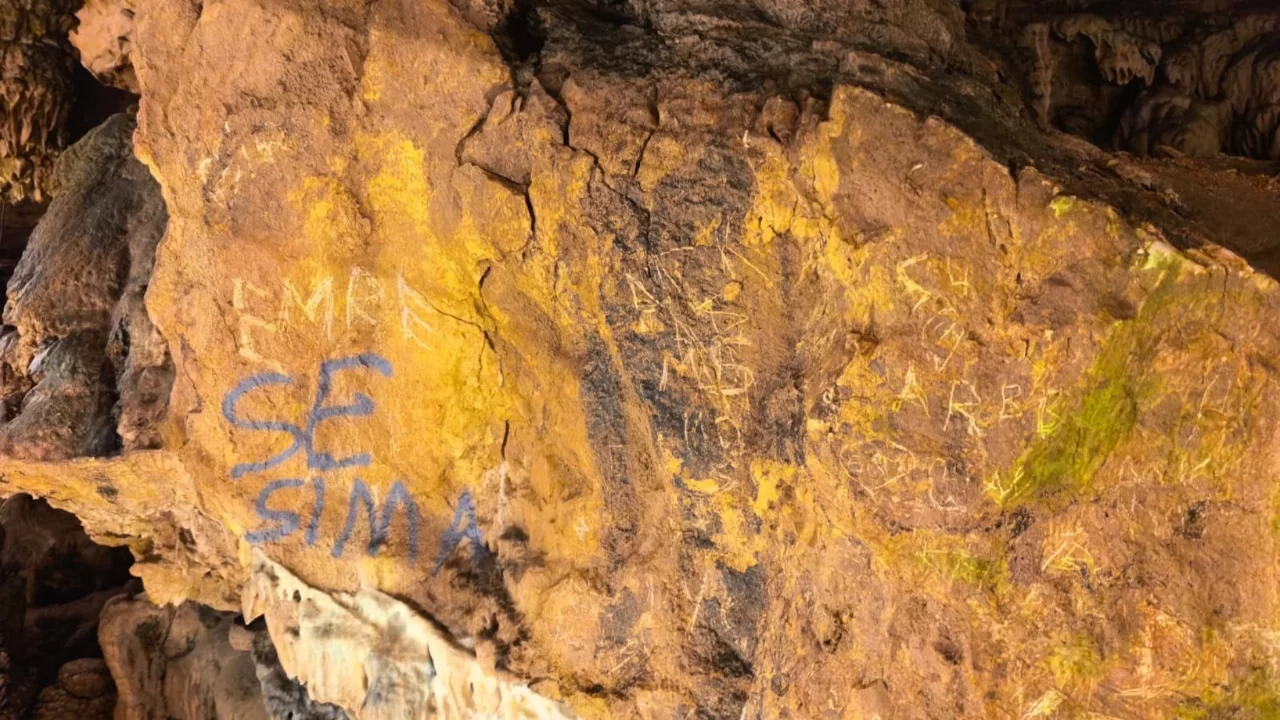 Bursa'nın doğal mirasına sprey boyalı zarar