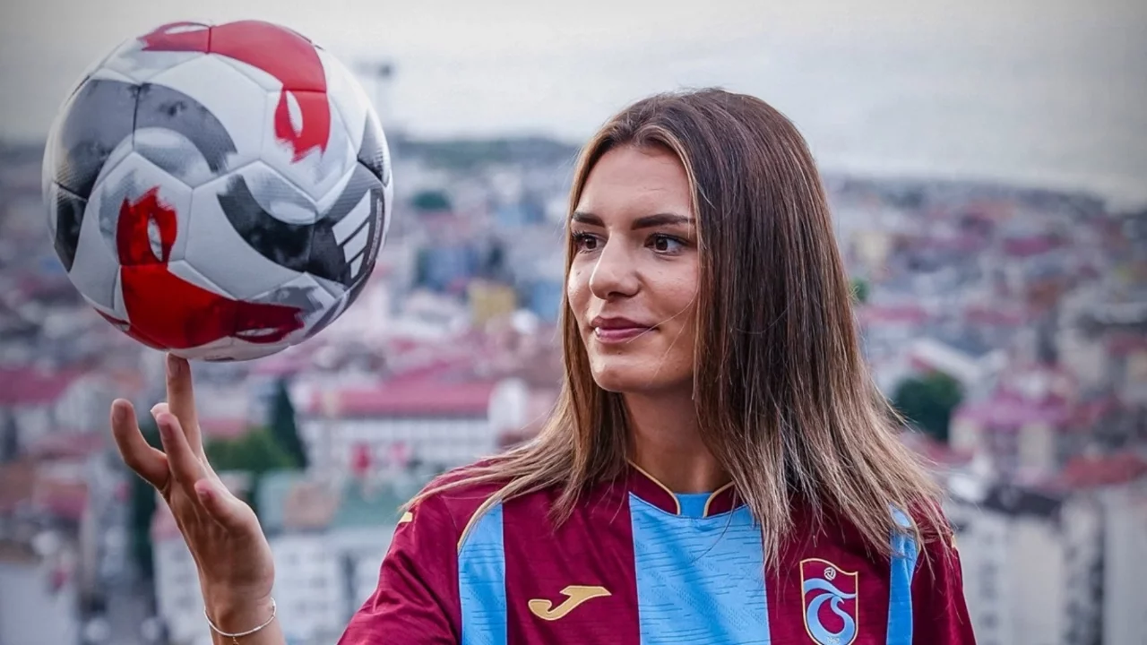 Trabzonspor Kadın Futbol Takımı, Blerta Smaili'yi kadrosuna kattı