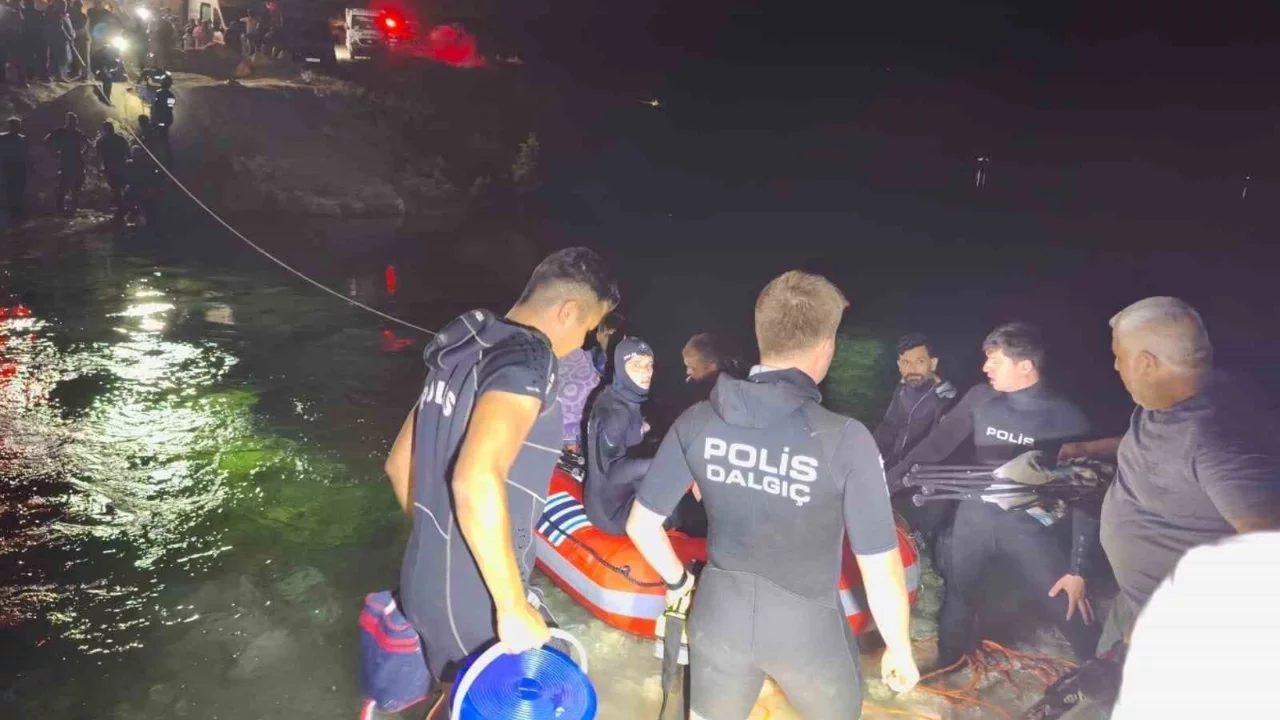 Fırat Nehri'nde mahsur kalan 26 kişi kurtarıldı