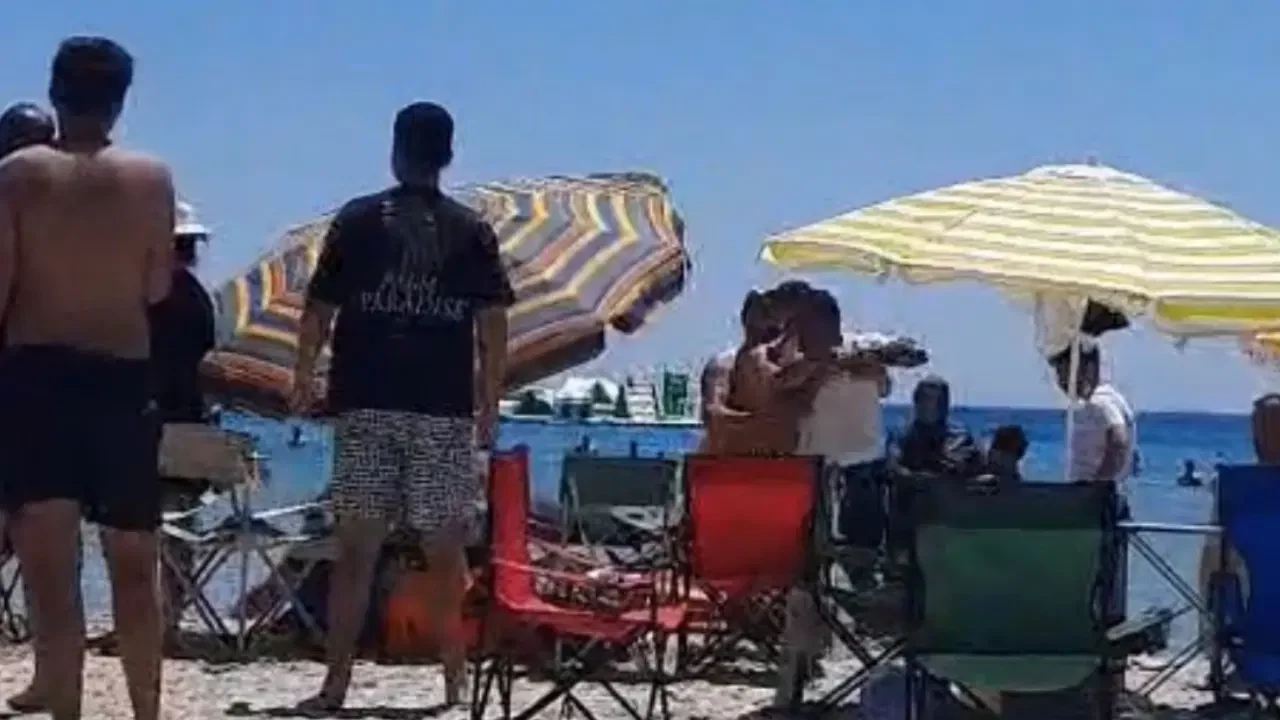 Çeşme Altınkum Plajı'nda 'şemsiye' kavgası