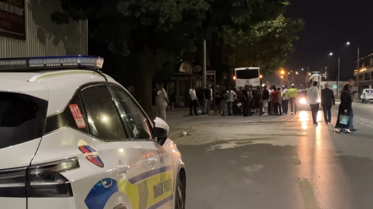 Sakarya'da hafif ticari araç ile iki motosiklet çarpıştı: 2 kişi ağır yaralandı